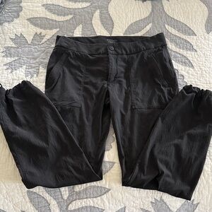Athleta Trekkie Hike Pants in Black. Size 8